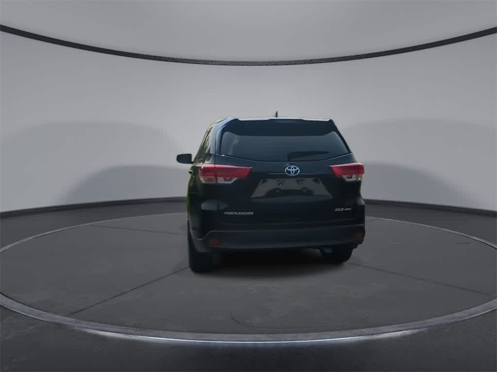 Thumbnail: 2017 Toyota Highlander - 7