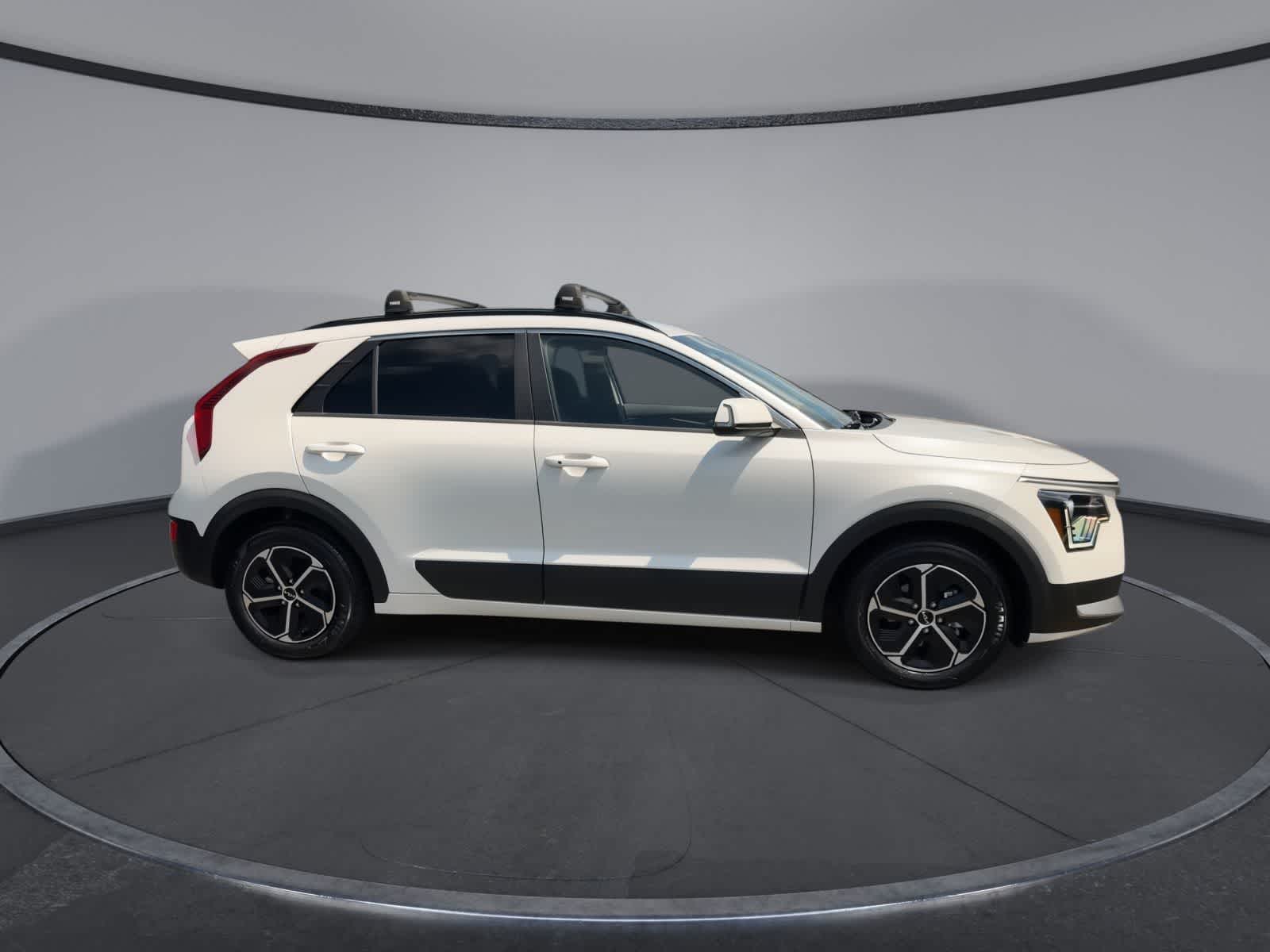 Thumbnail: 2024 Kia Niro - 8
