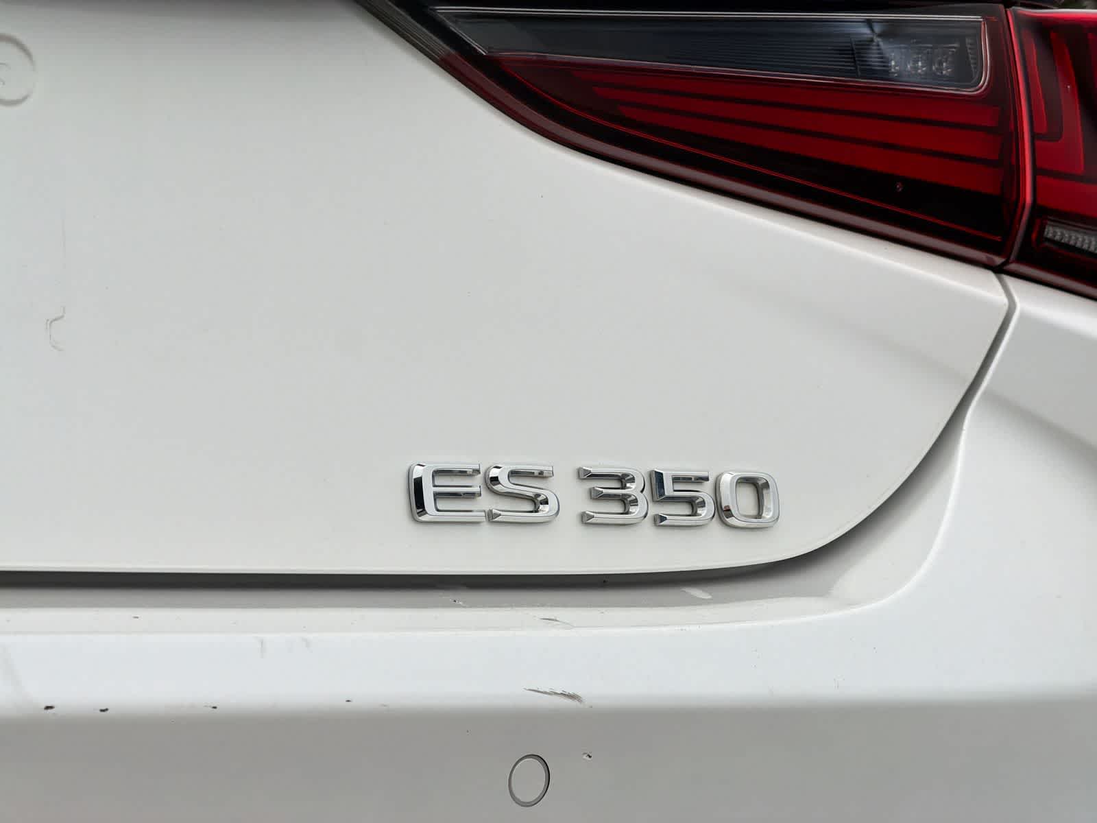 Thumbnail: 2021 Lexus ES - 13
