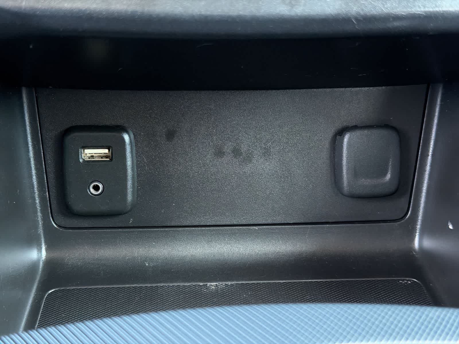 Thumbnail: 2016 Chevrolet Colorado - 32