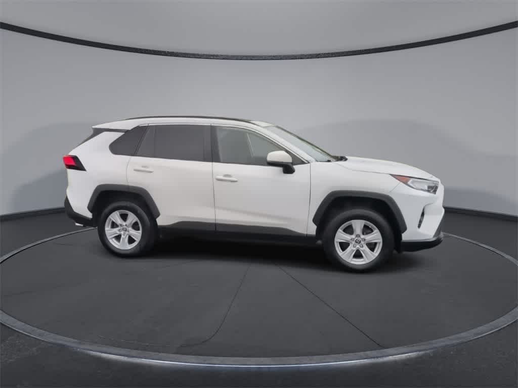 Thumbnail: 2019 Toyota RAV4 - 9