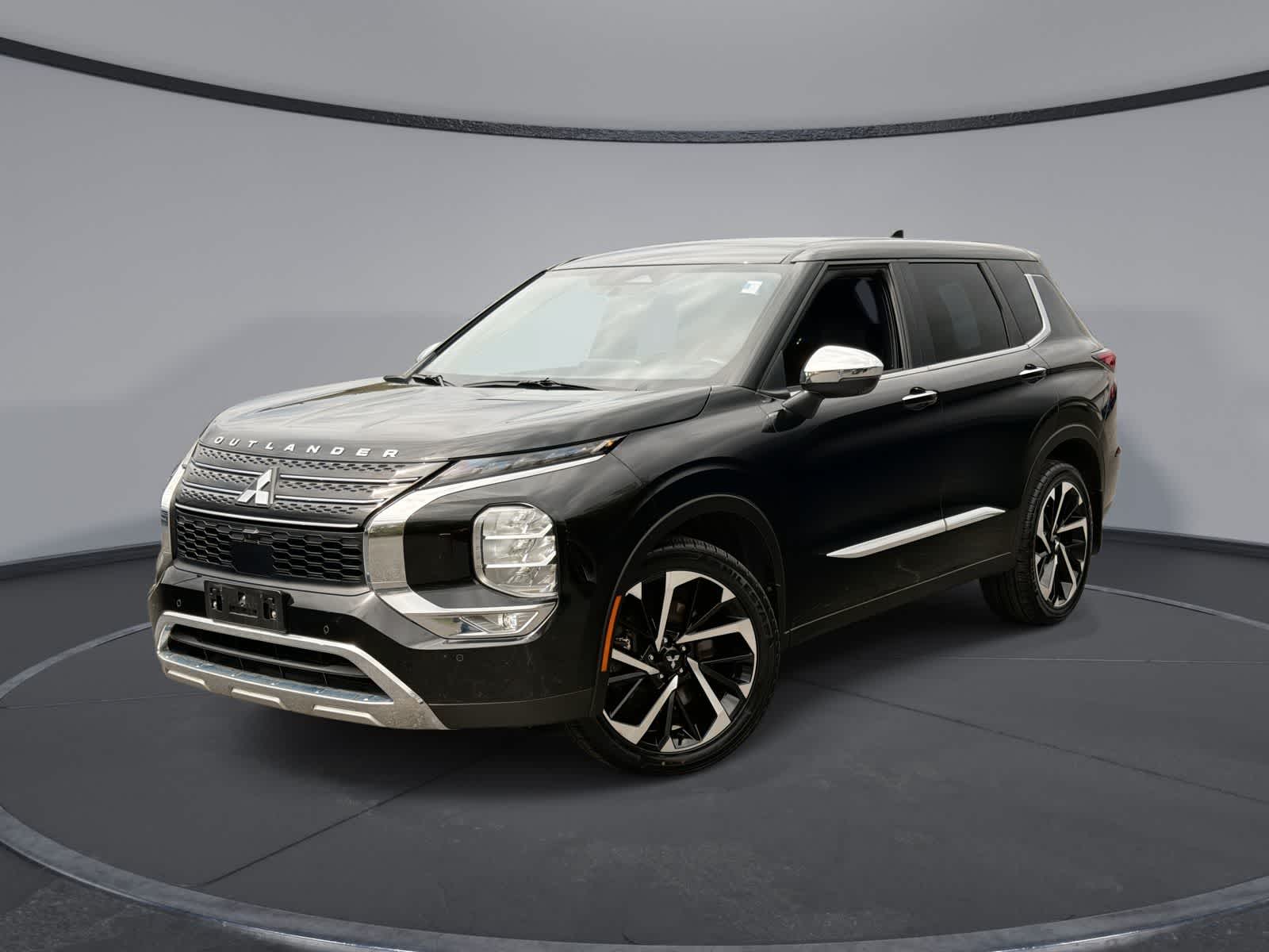 Thumbnail: 2022 Mitsubishi Outlander - 1