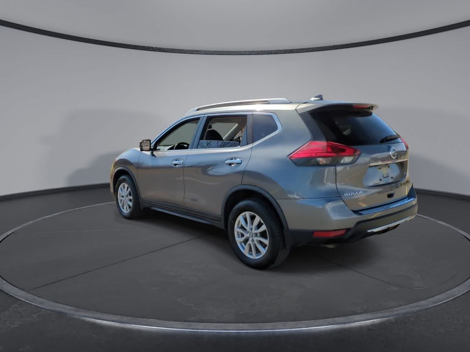 Thumbnail: 2017 Nissan Rogue - 6