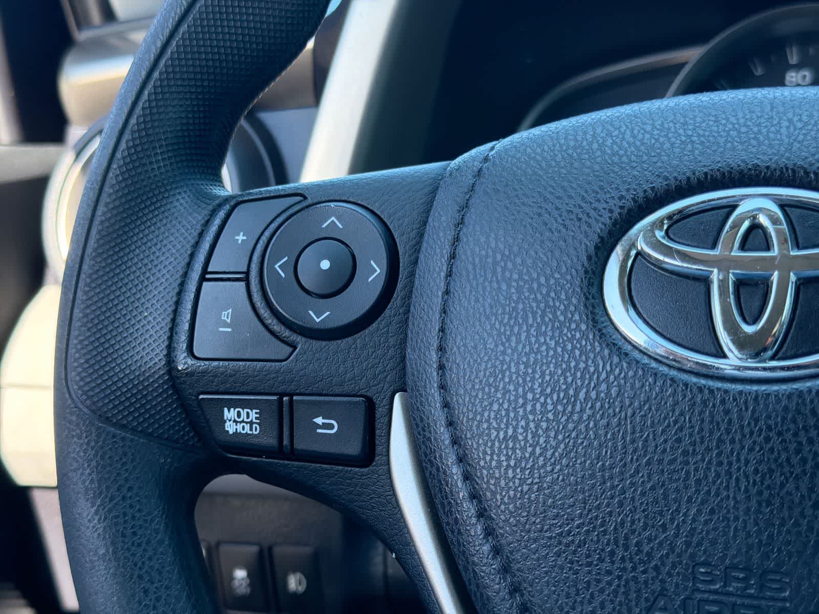 Thumbnail: 2015 Toyota RAV4 - 24