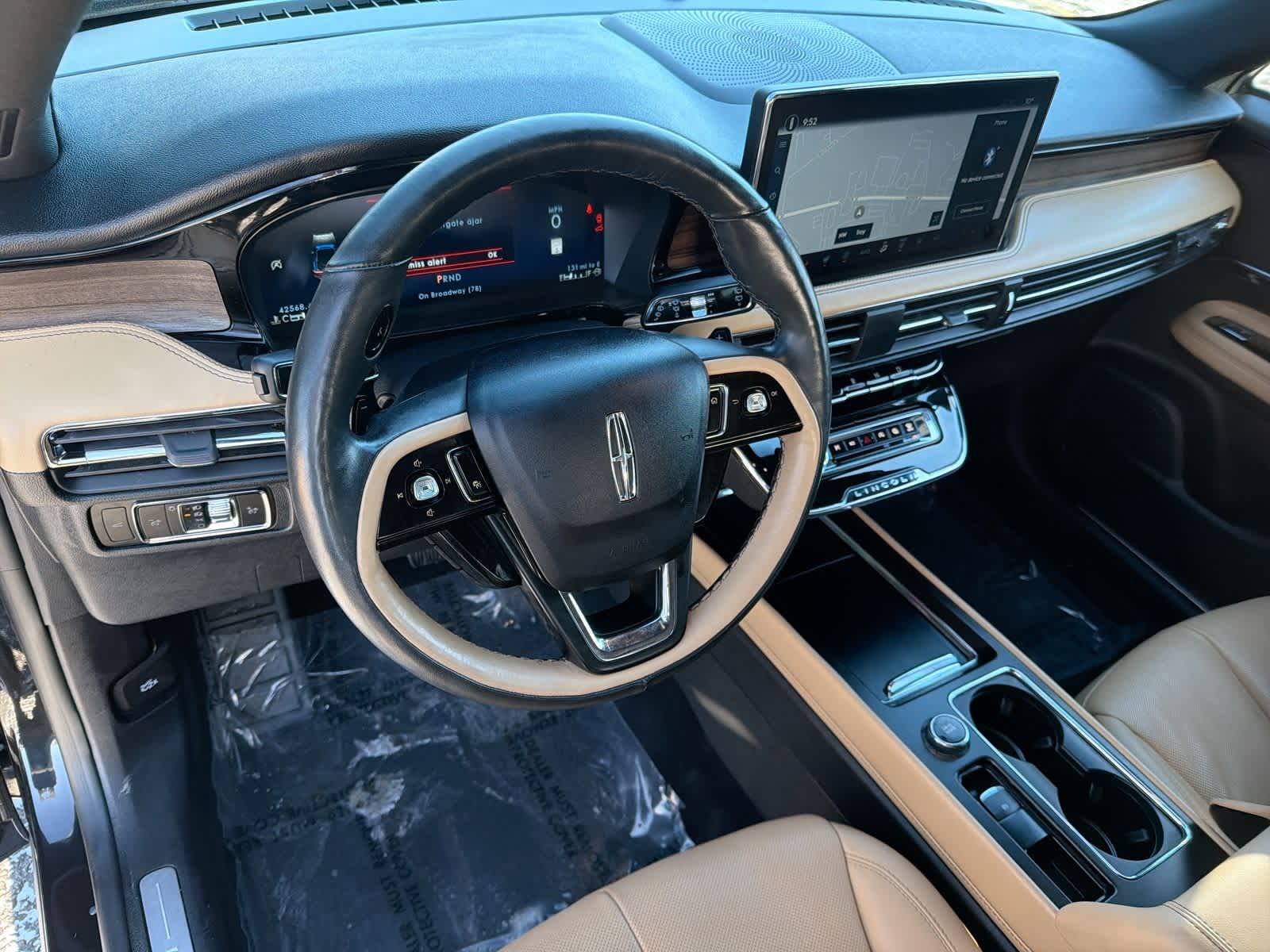 Thumbnail: 2023 Lincoln Corsair - 10