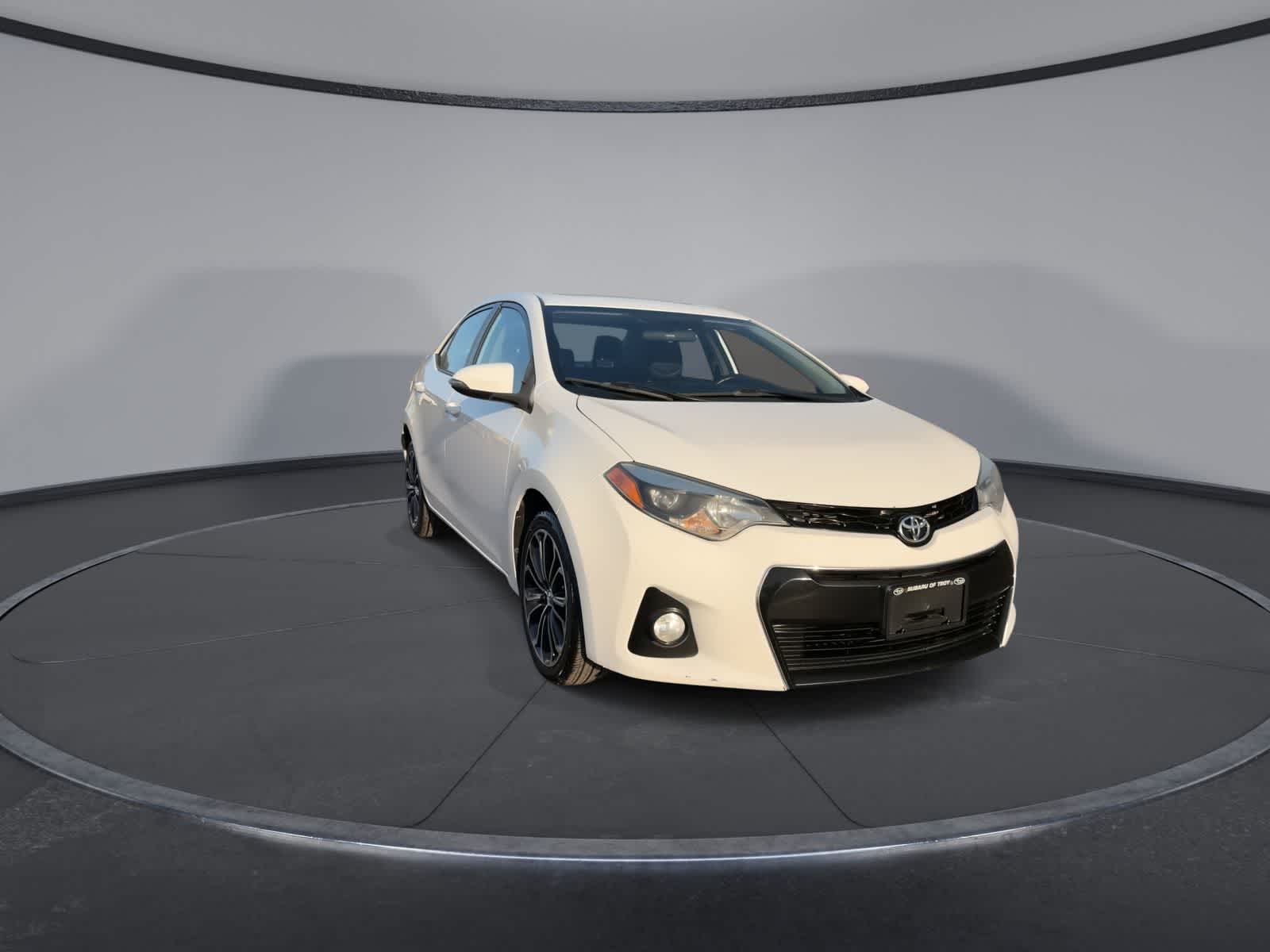 Thumbnail: 2015 Toyota Corolla - 2