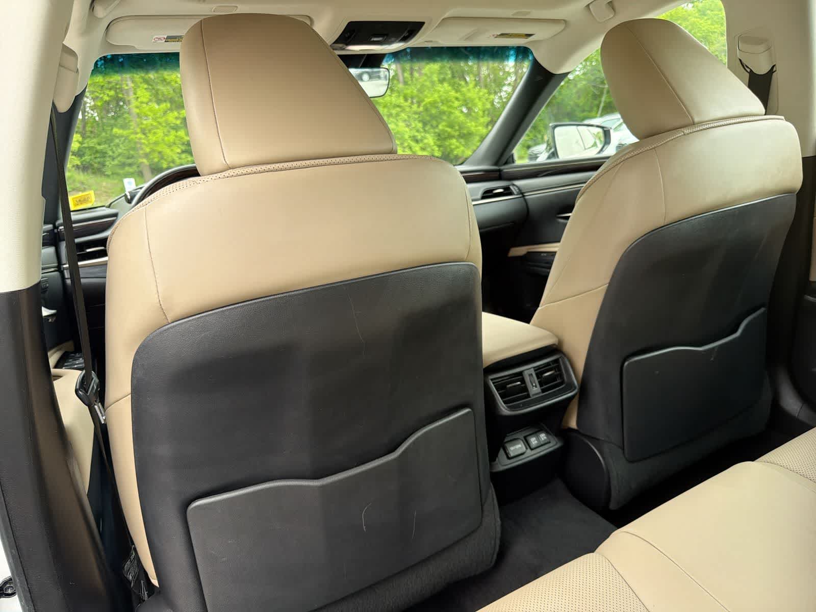 Thumbnail: 2021 Lexus ES - 19