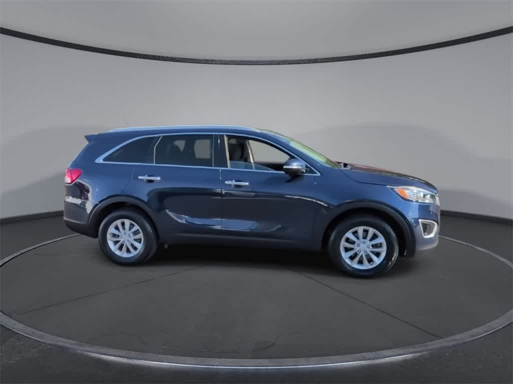 Thumbnail: 2016 Kia Sorento - 9