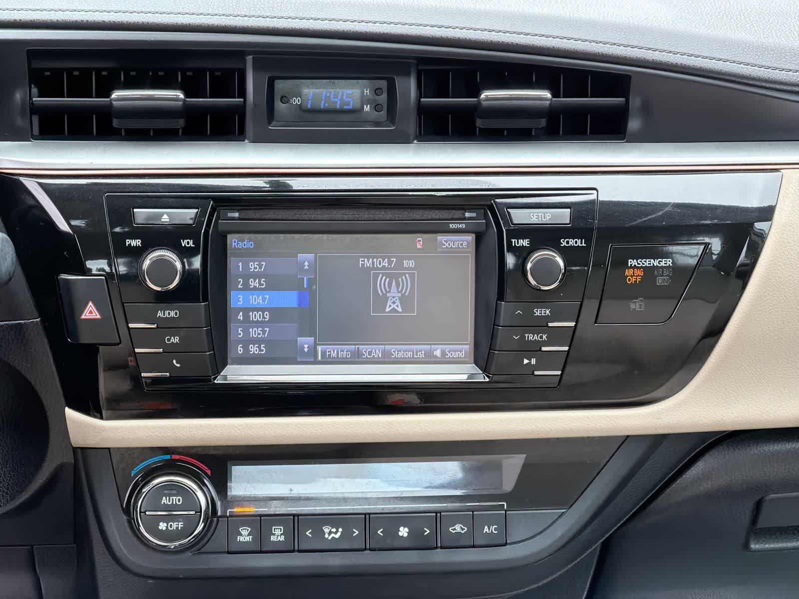 Thumbnail: 2015 Toyota Corolla - 28