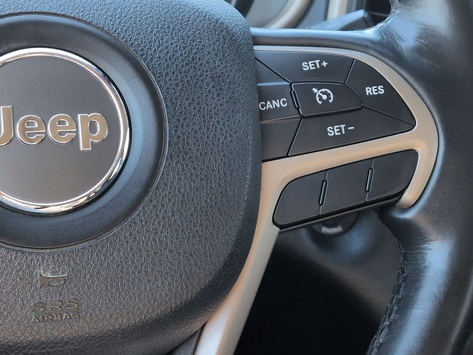 Thumbnail: 2016 Jeep Cherokee - 27