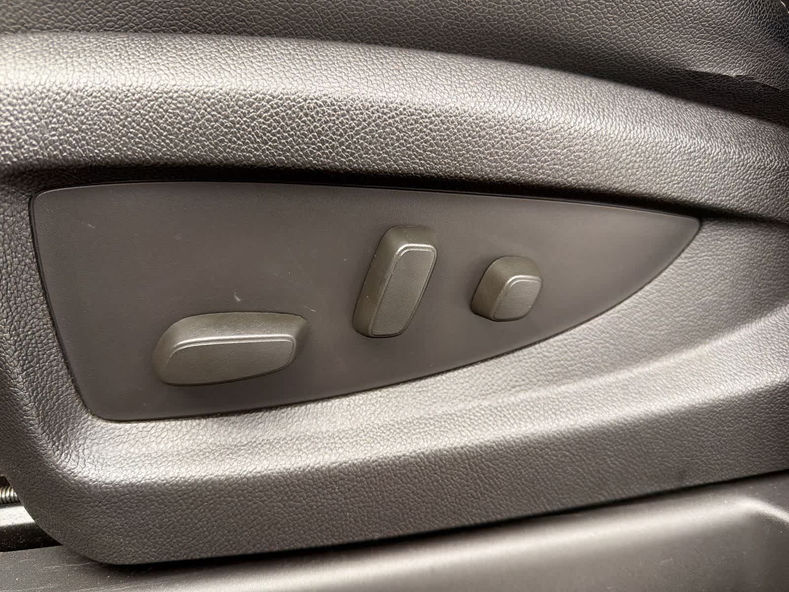 Thumbnail: 2015 Chevrolet Tahoe - 18