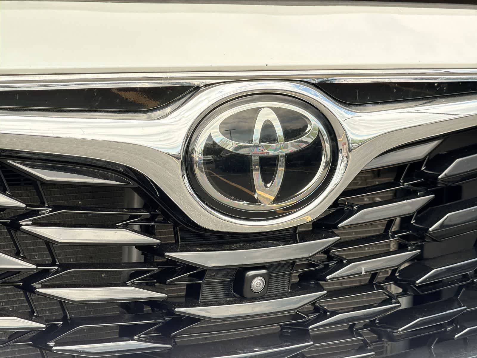 Thumbnail: 2023 Toyota Highlander - 12