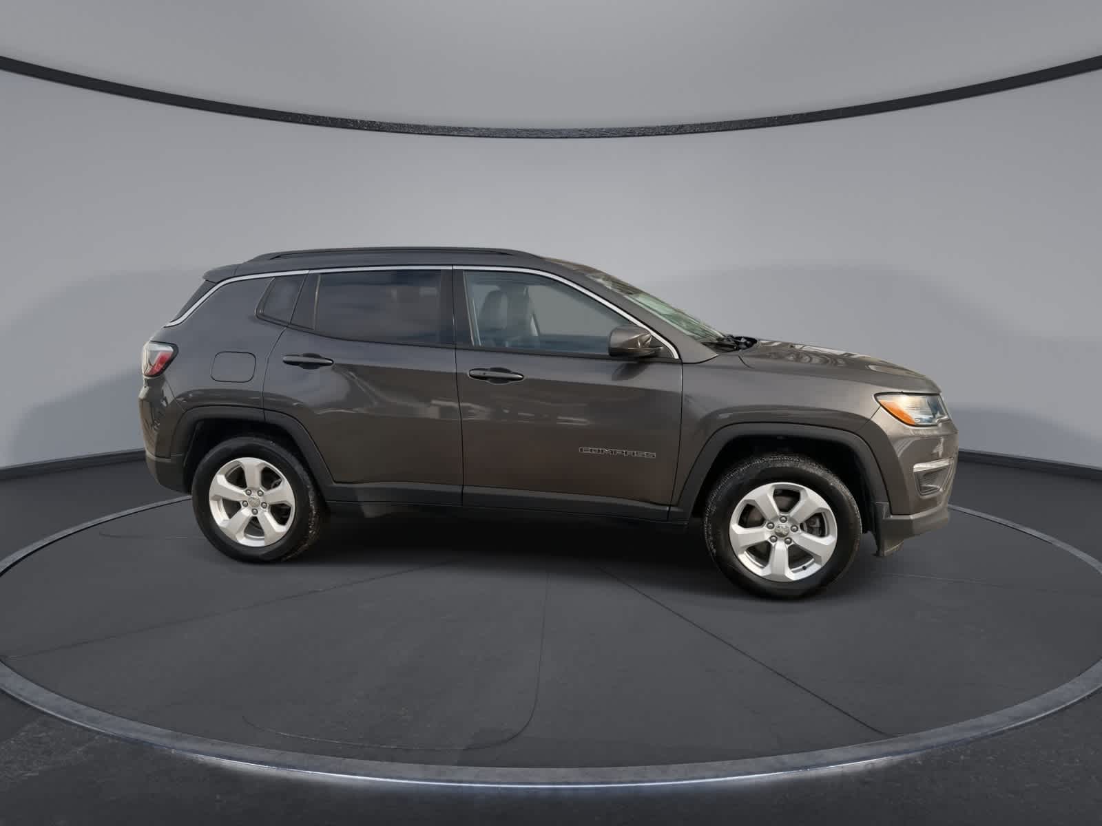Thumbnail: 2020 Jeep Compass - 9