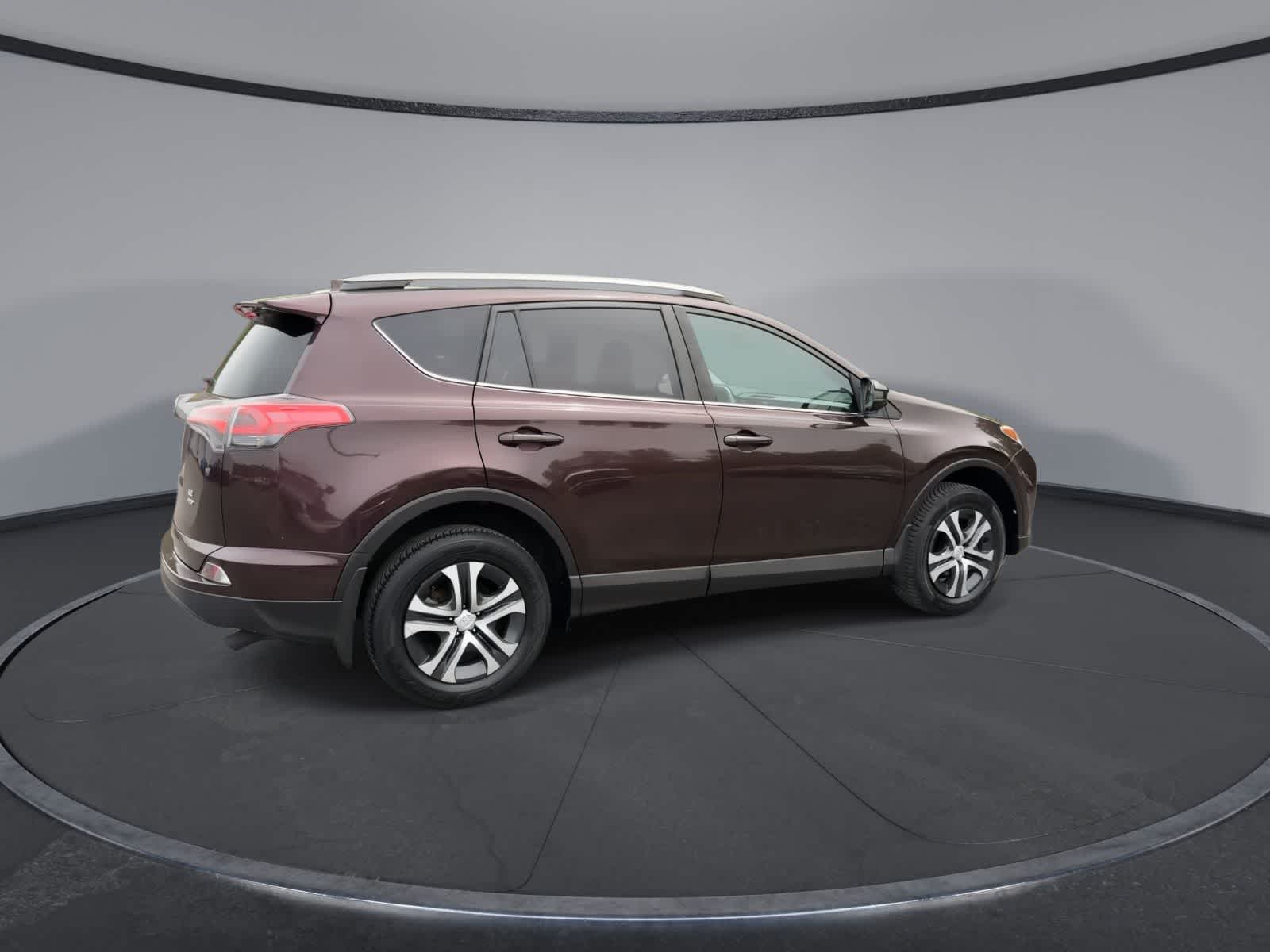 Thumbnail: 2017 Toyota RAV4 - 8