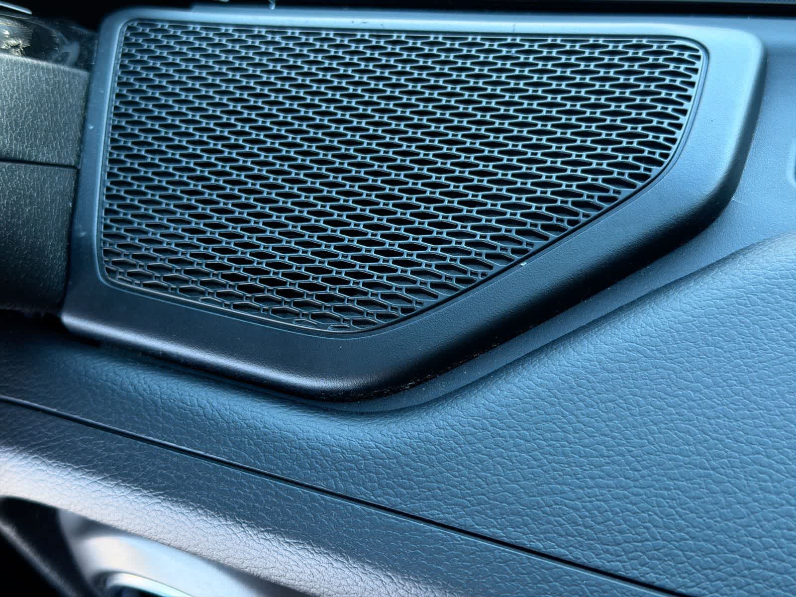 Thumbnail: 2022 Jeep Wrangler - 32