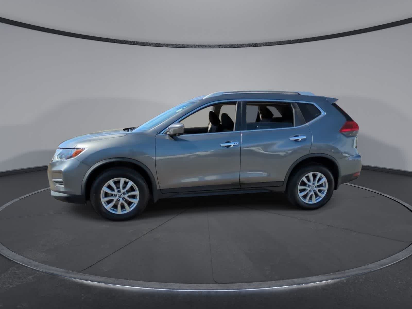 Thumbnail: 2017 Nissan Rogue - 4