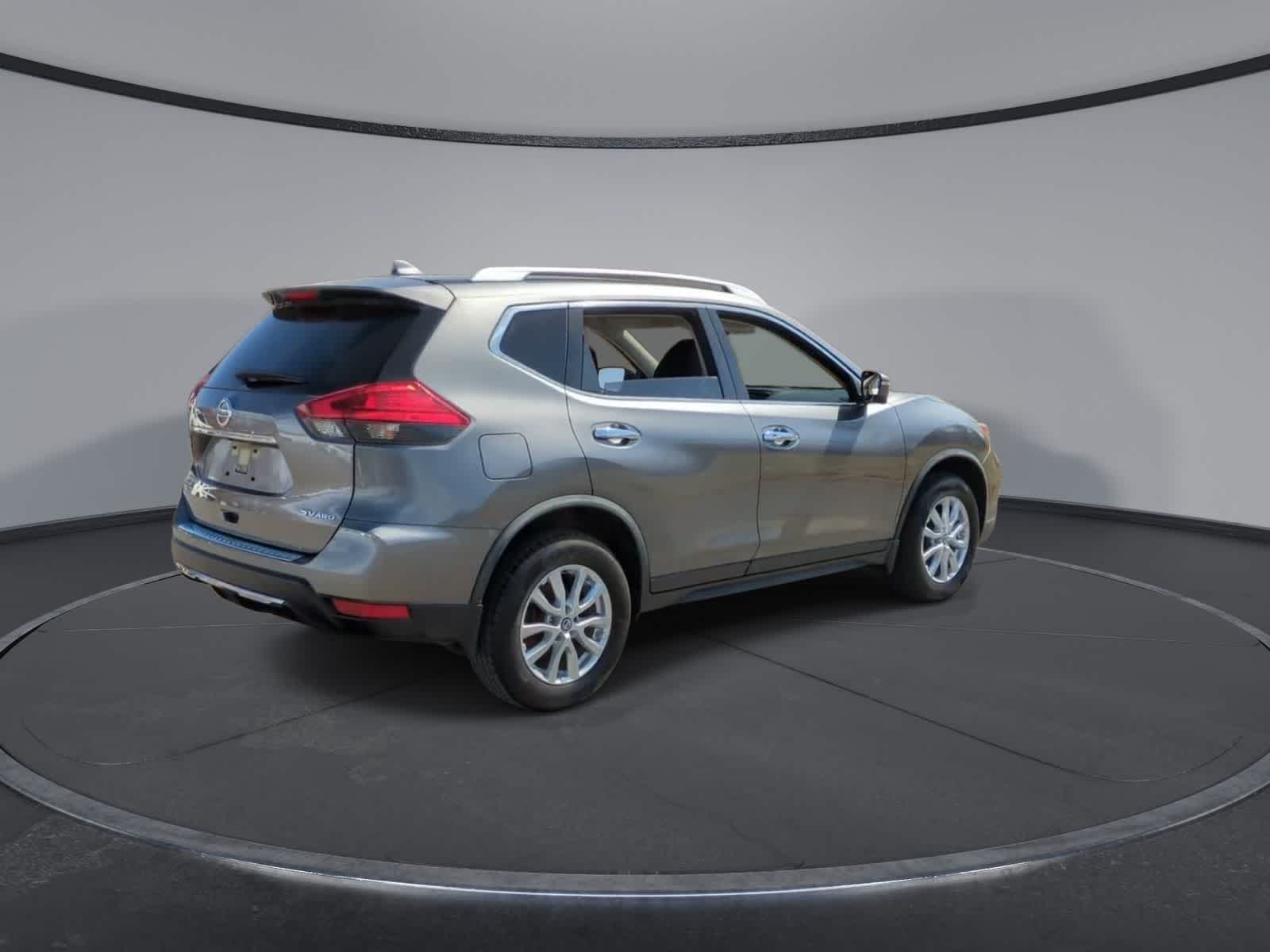 Thumbnail: 2017 Nissan Rogue - 8