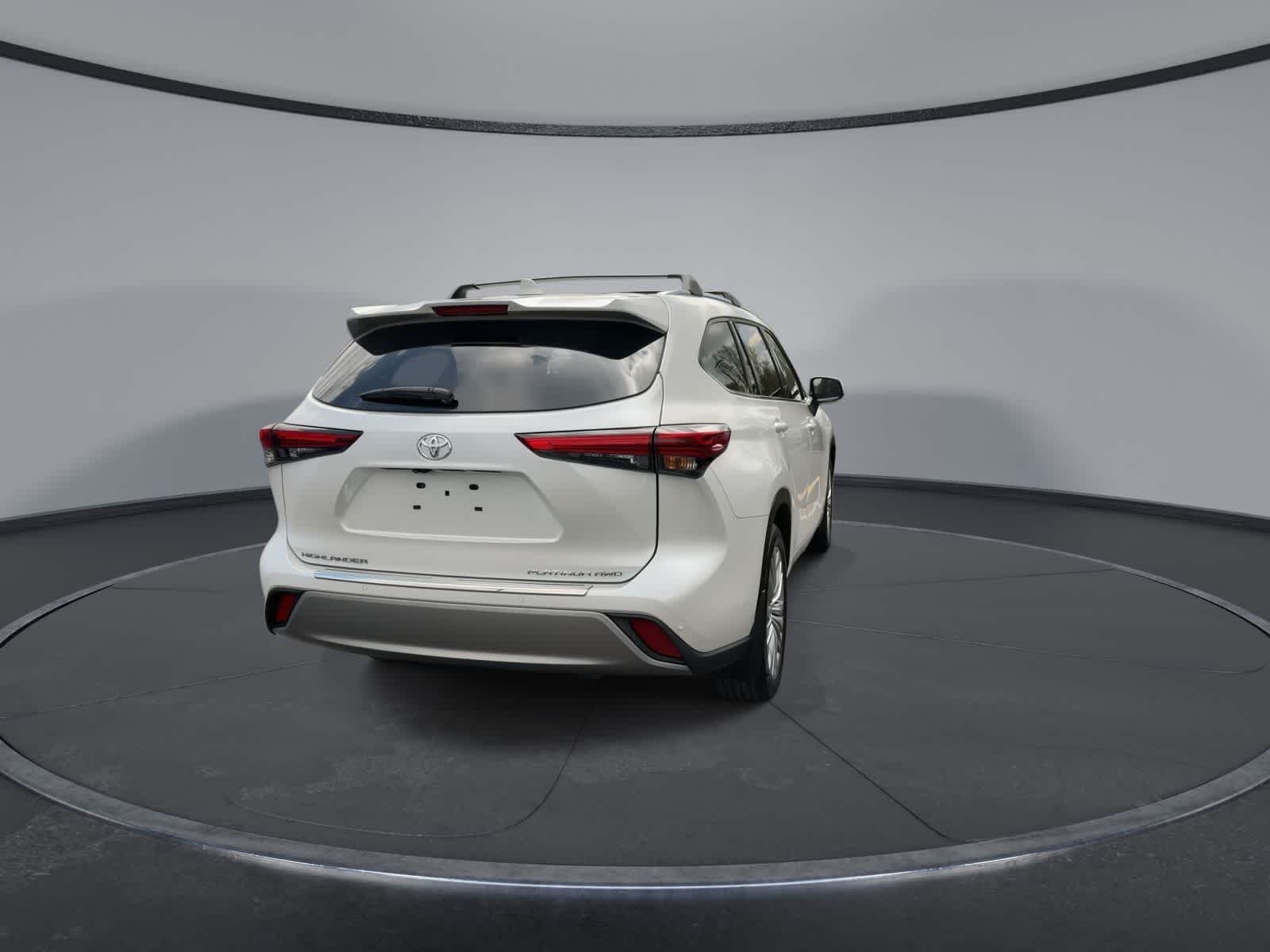Thumbnail: 2023 Toyota Highlander - 7