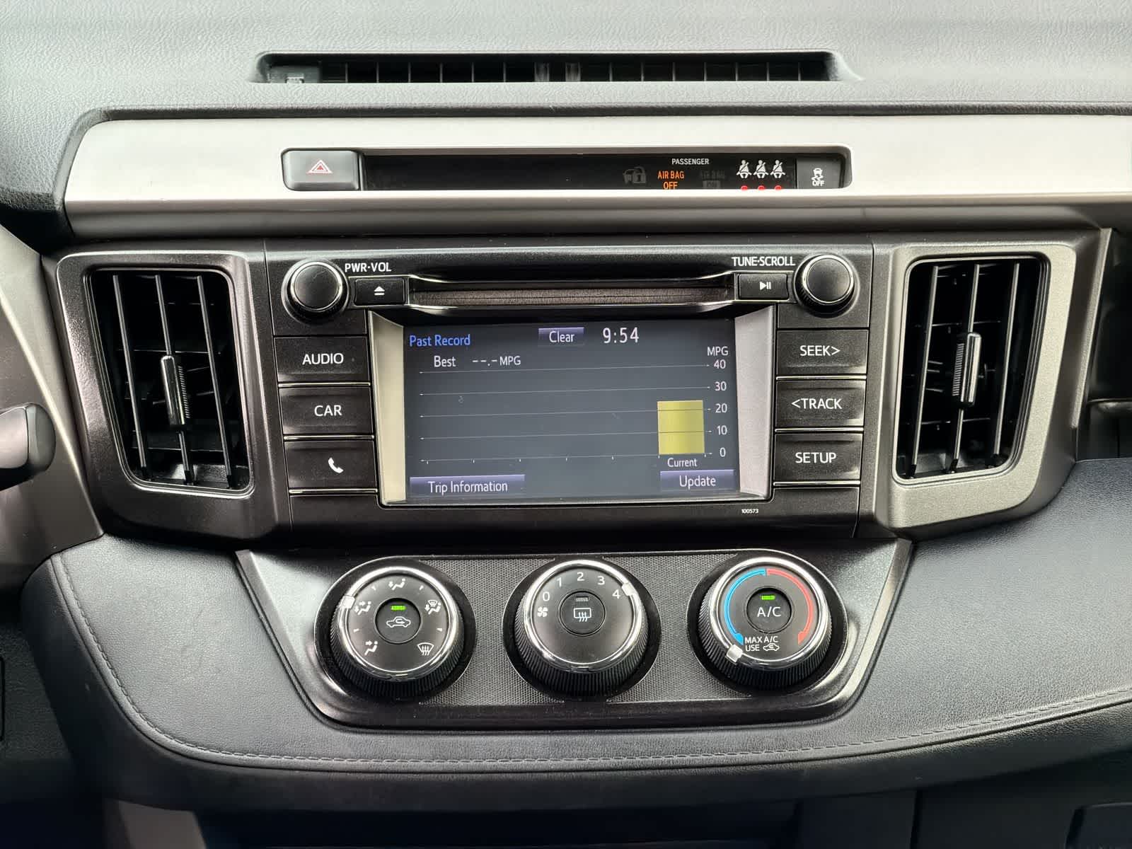 Thumbnail: 2018 Toyota RAV4 - 27