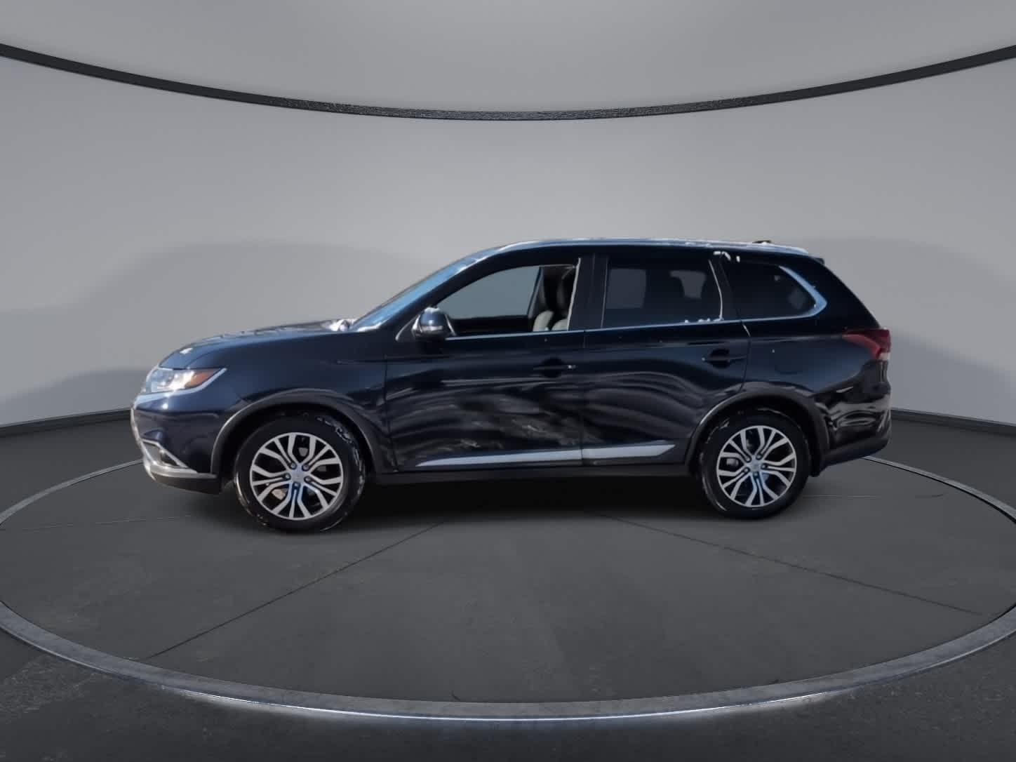 Thumbnail: 2017 Mitsubishi Outlander - 4