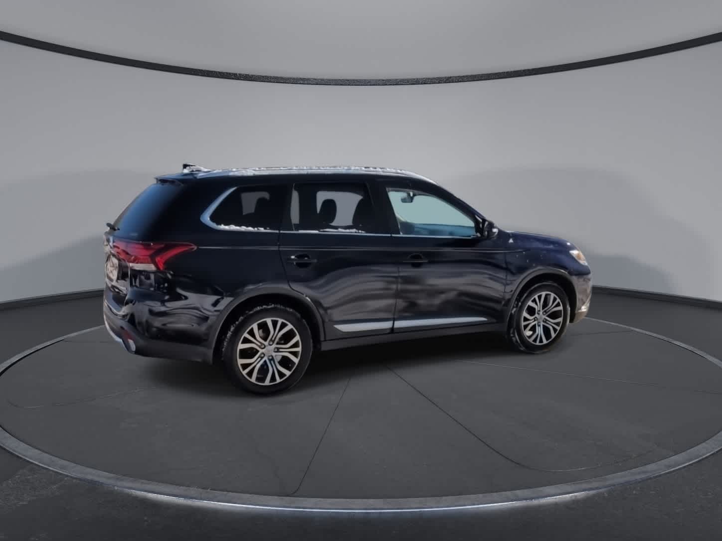 Thumbnail: 2017 Mitsubishi Outlander - 8