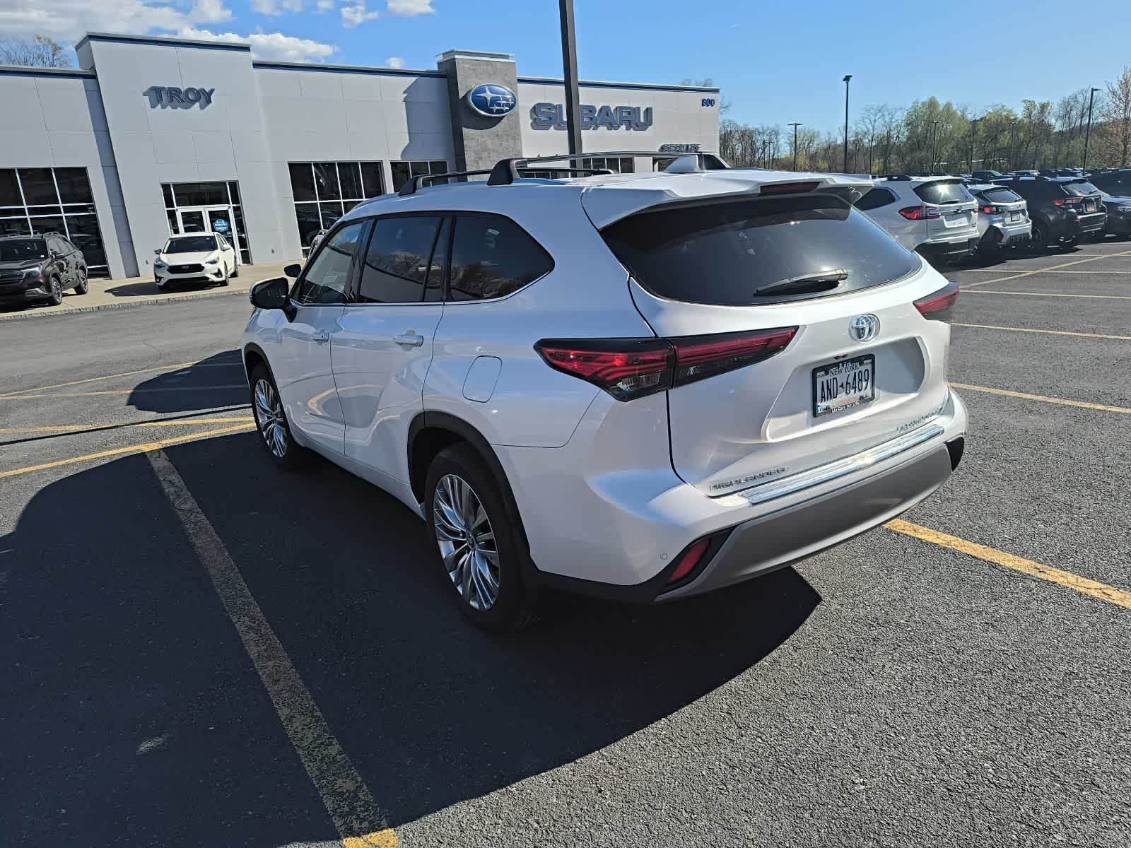 Thumbnail: 2023 Toyota Highlander - 4