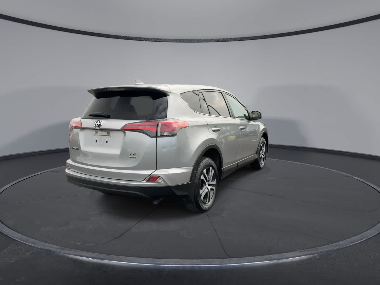 Thumbnail: 2018 Toyota RAV4 - 7