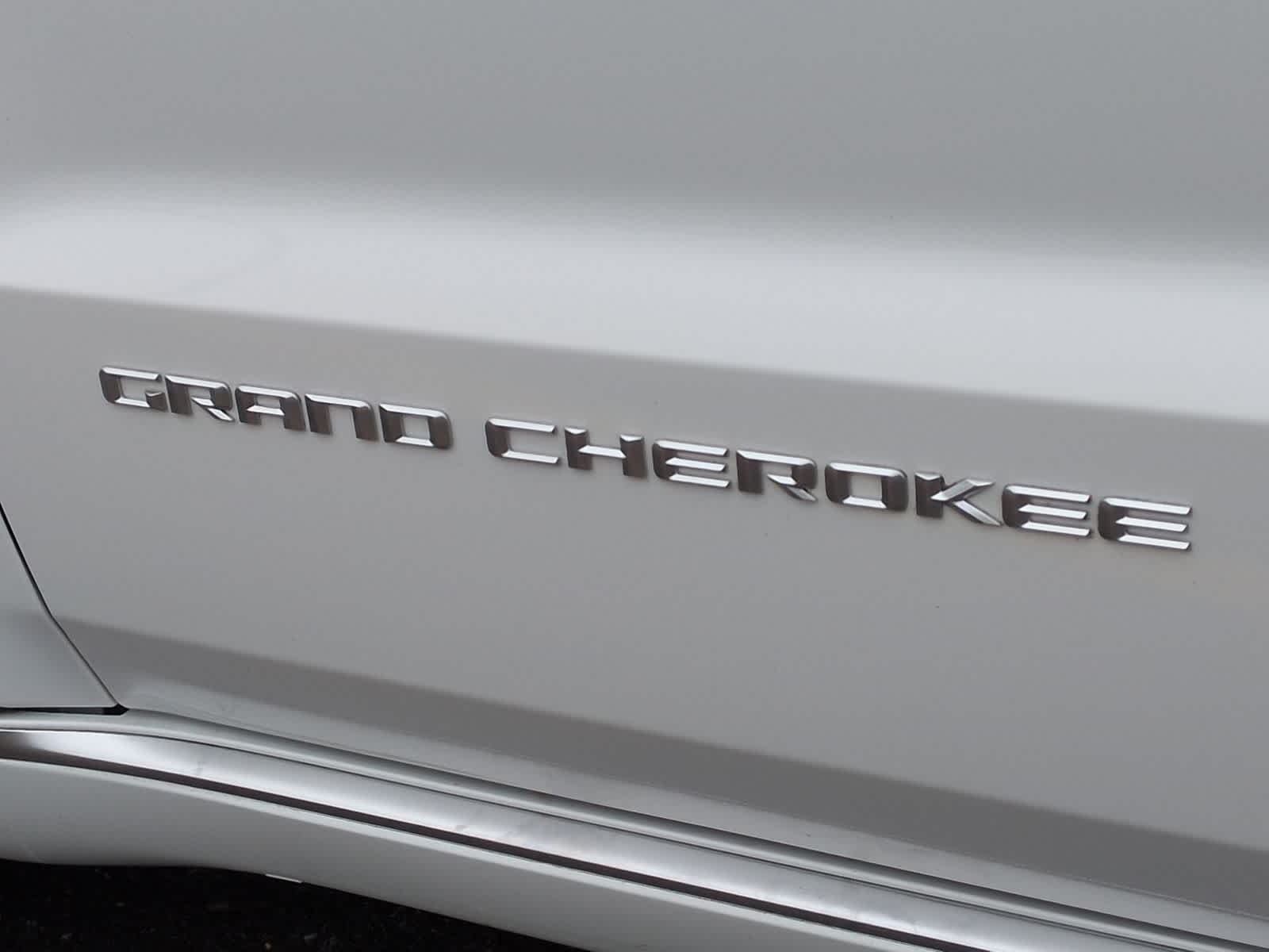 Thumbnail: 2016 Jeep Grand Cherokee - 13