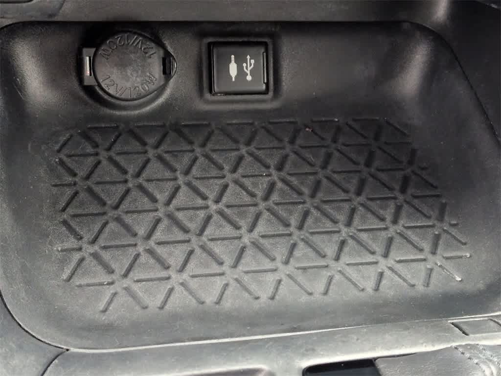 Thumbnail: 2019 Toyota RAV4 - 33