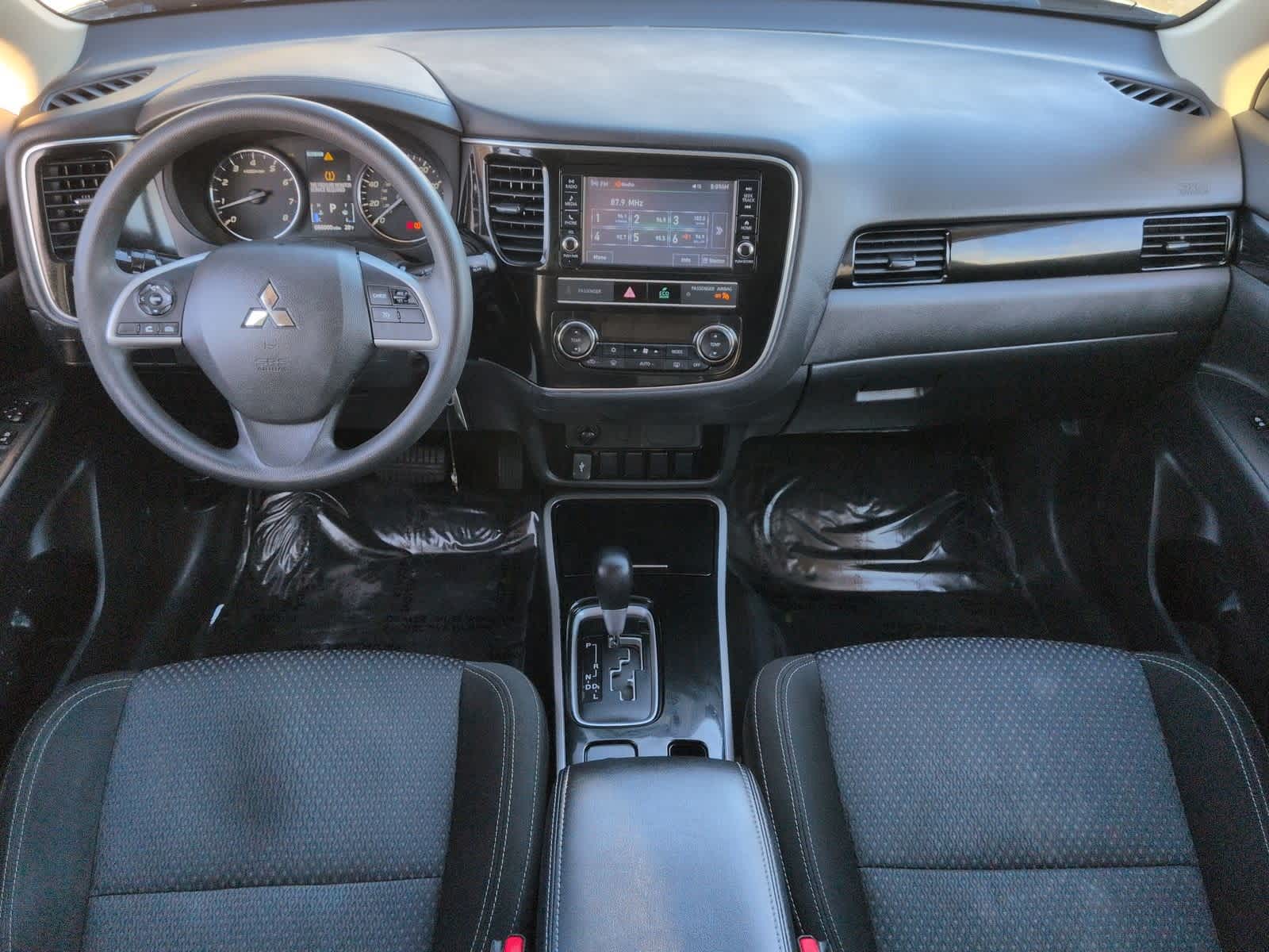 Thumbnail: 2019 Mitsubishi Outlander - 16