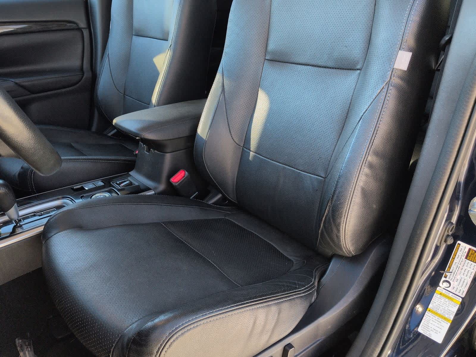 Thumbnail: 2017 Mitsubishi Outlander - 17