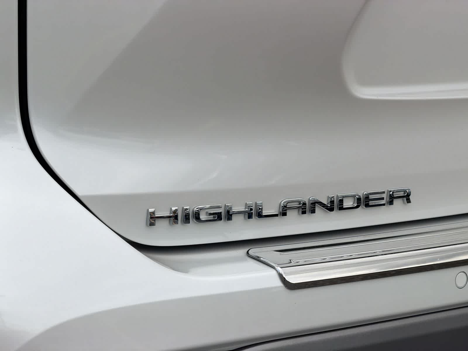 Thumbnail: 2023 Toyota Highlander - 13
