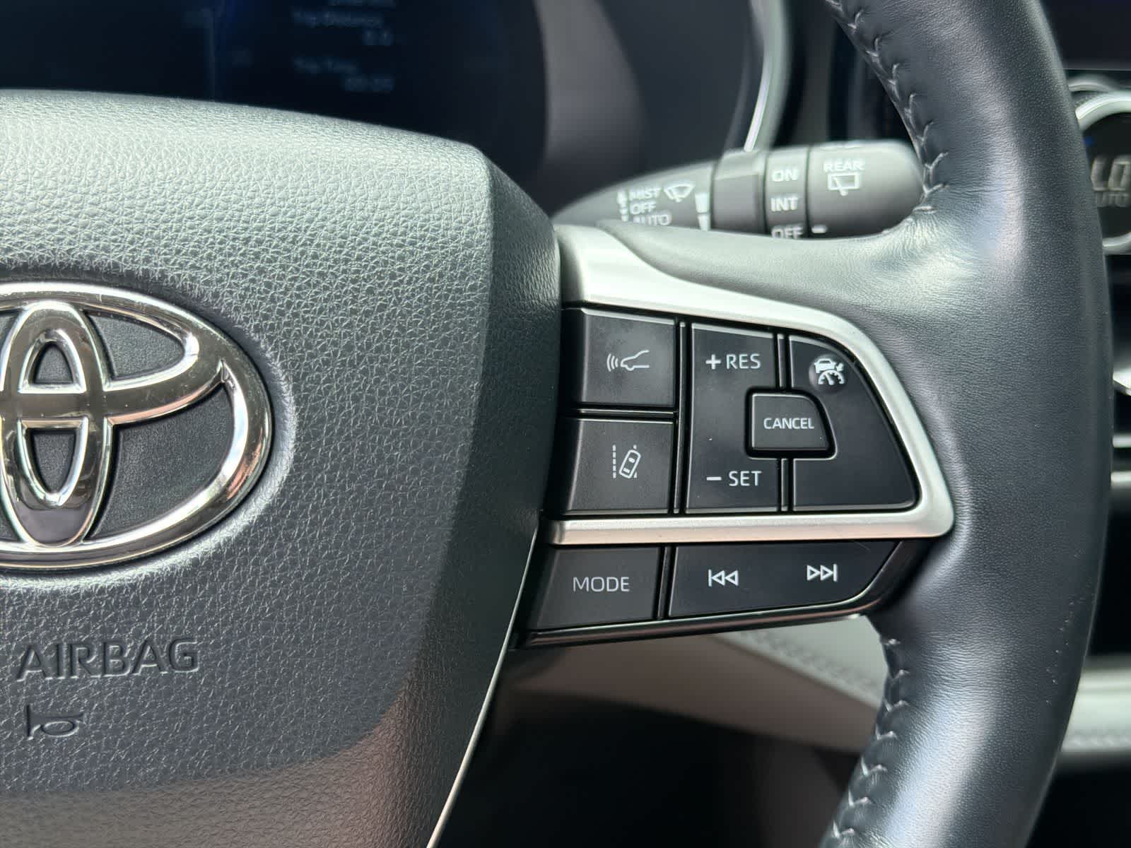 Thumbnail: 2023 Toyota Highlander - 26