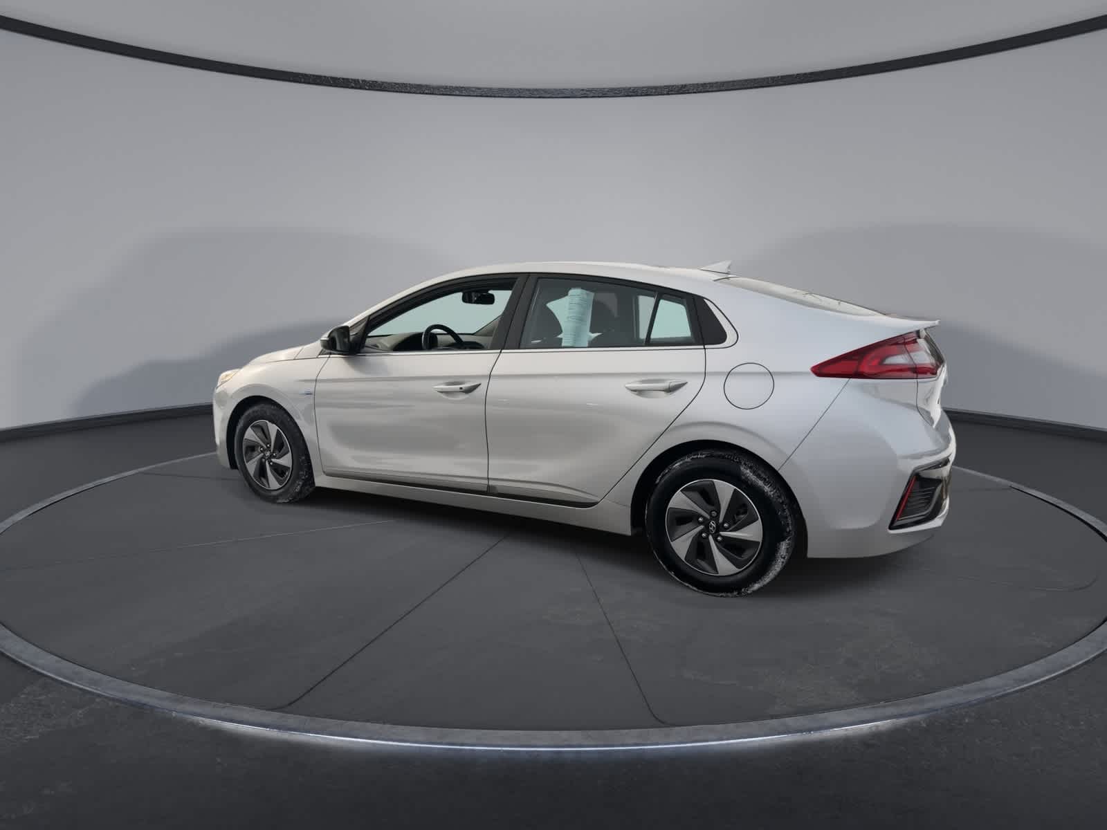 Thumbnail: 2017 Hyundai Ioniq - 6
