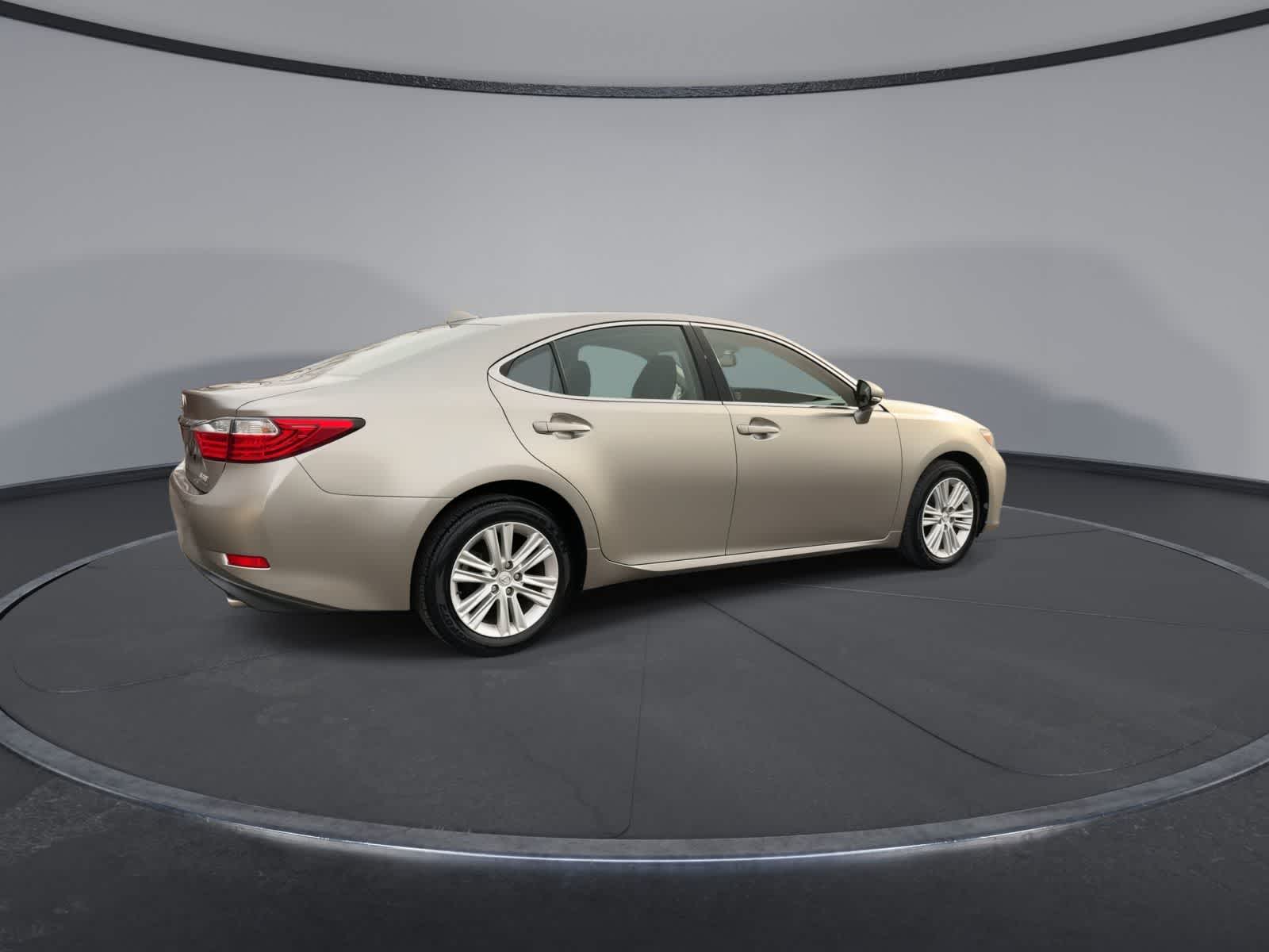 Thumbnail: 2015 Lexus ES - 8