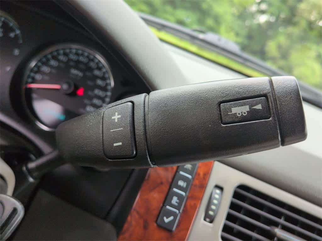 Thumbnail: 2013 Chevrolet Tahoe - 33