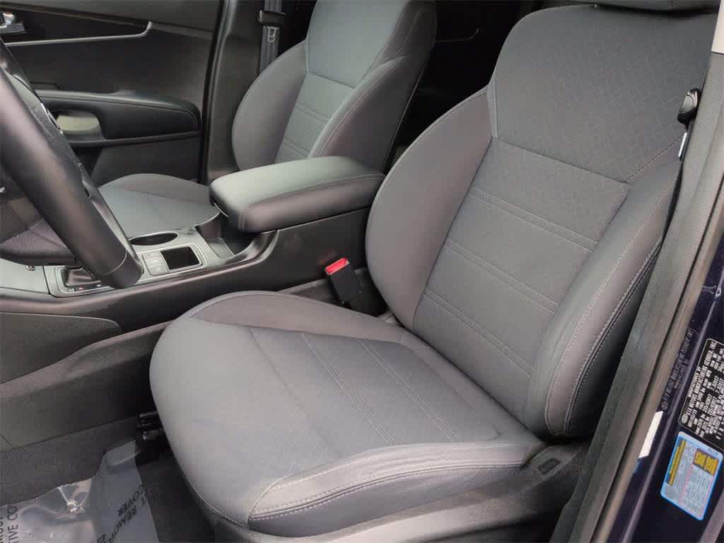 Thumbnail: 2019 Kia Sorento - 17
