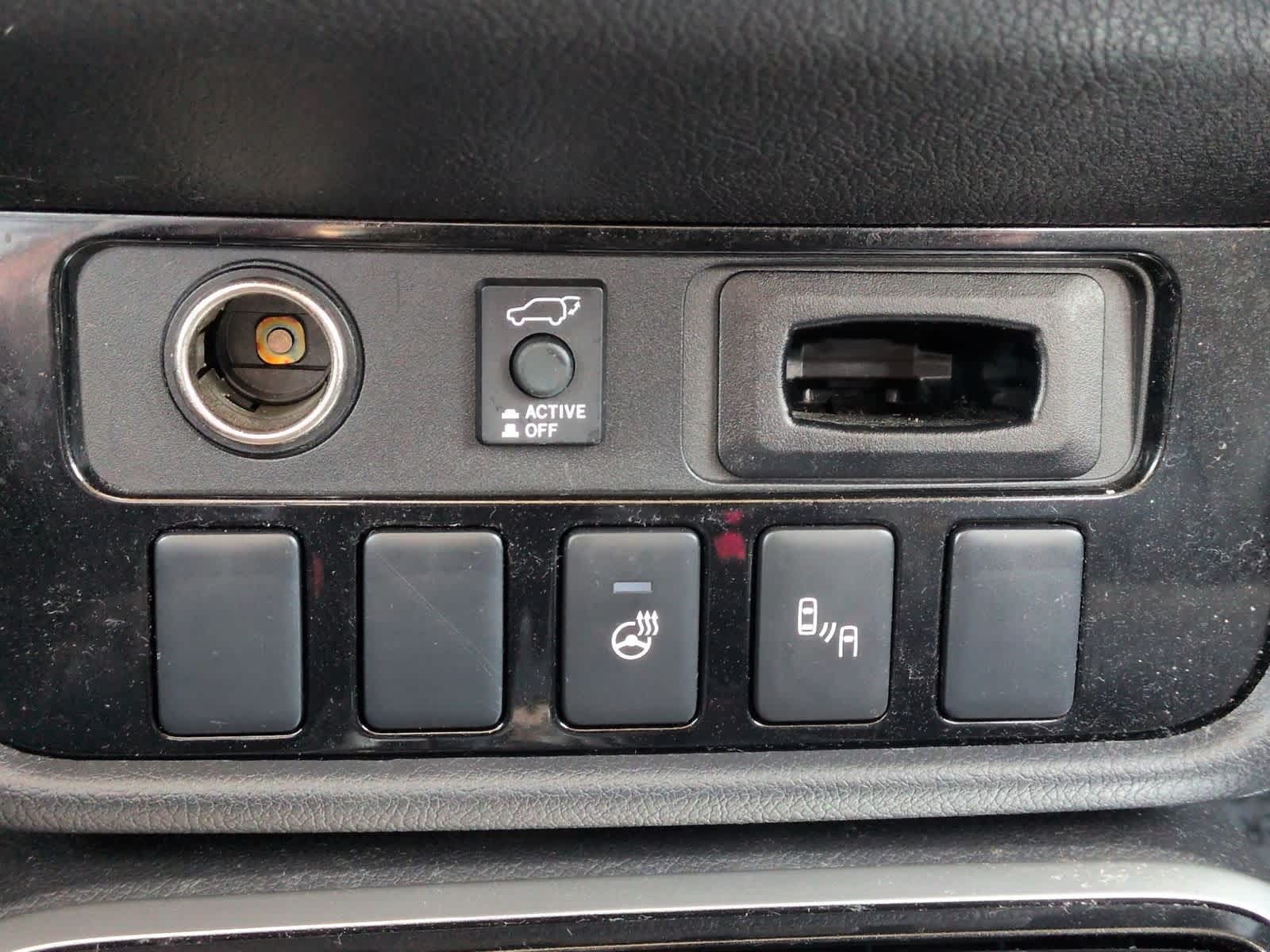 Thumbnail: 2017 Mitsubishi Outlander - 33