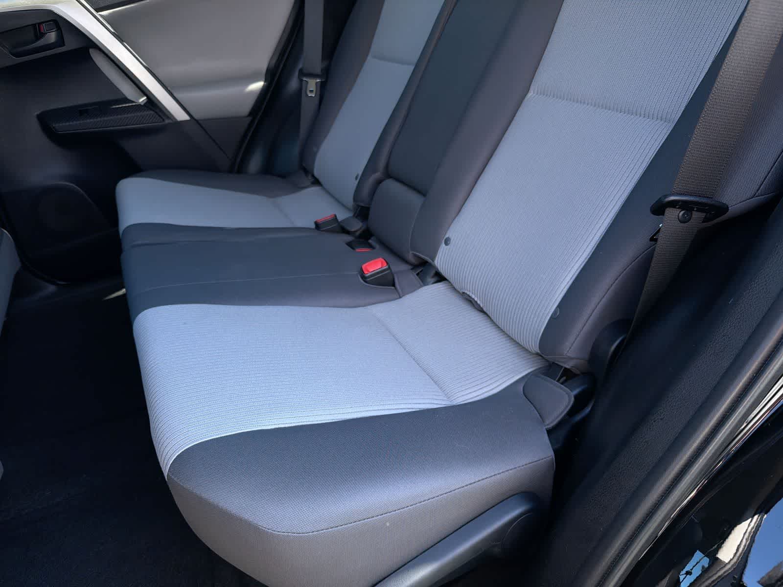 Thumbnail: 2015 Toyota RAV4 - 20