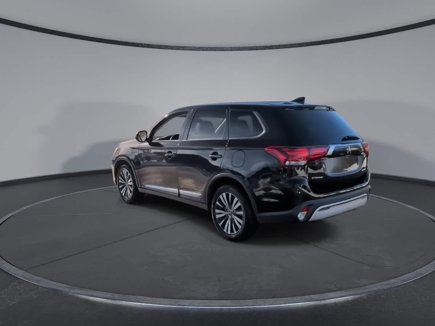 Thumbnail: 2019 Mitsubishi Outlander - 6