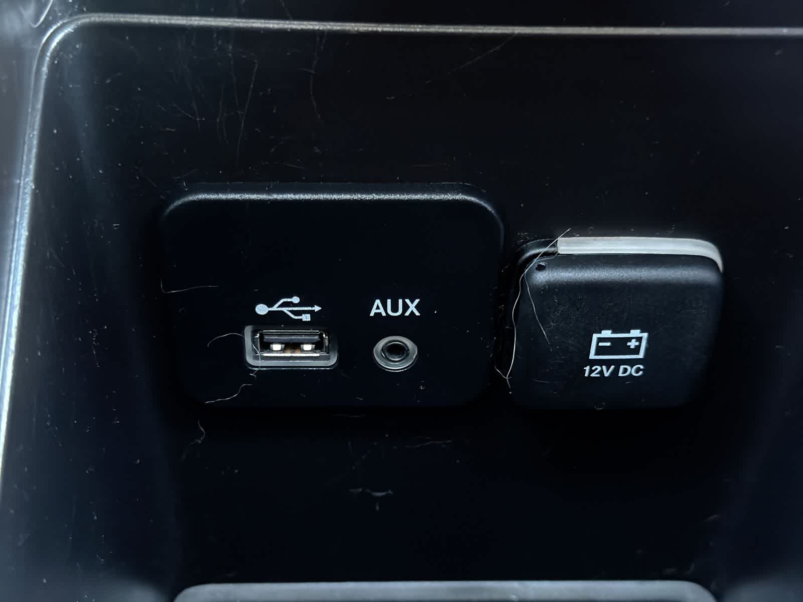 Thumbnail: 2016 Chrysler 200 - 32