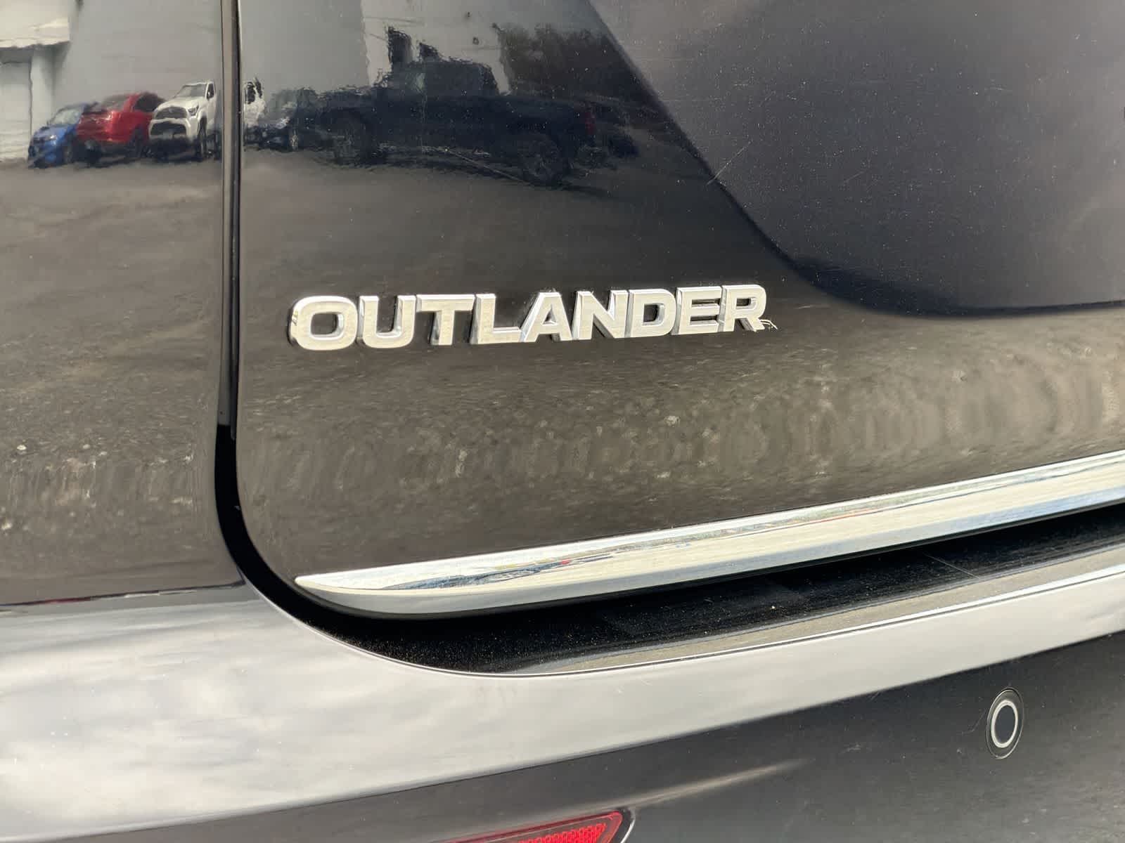 Thumbnail: 2022 Mitsubishi Outlander - 13