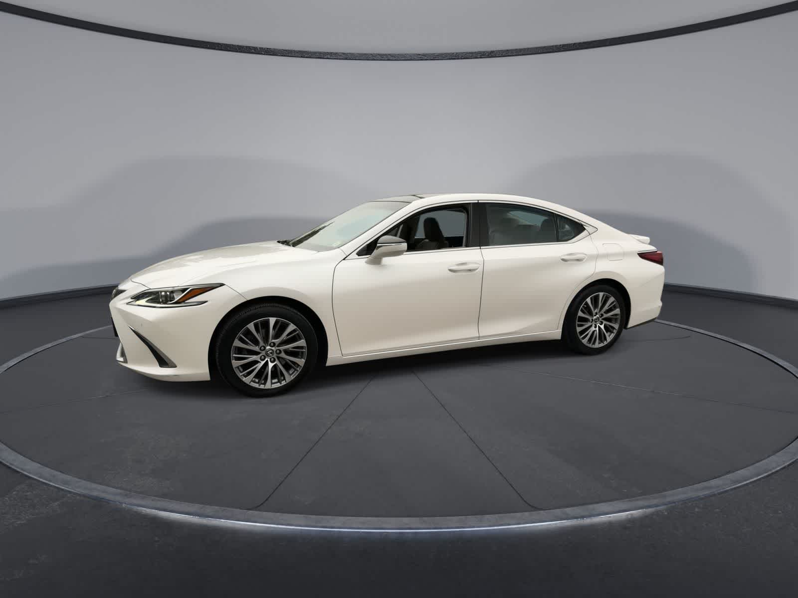 Thumbnail: 2021 Lexus ES - 4