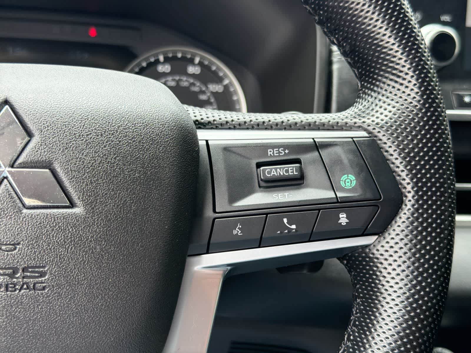Thumbnail: 2022 Mitsubishi Outlander - 25
