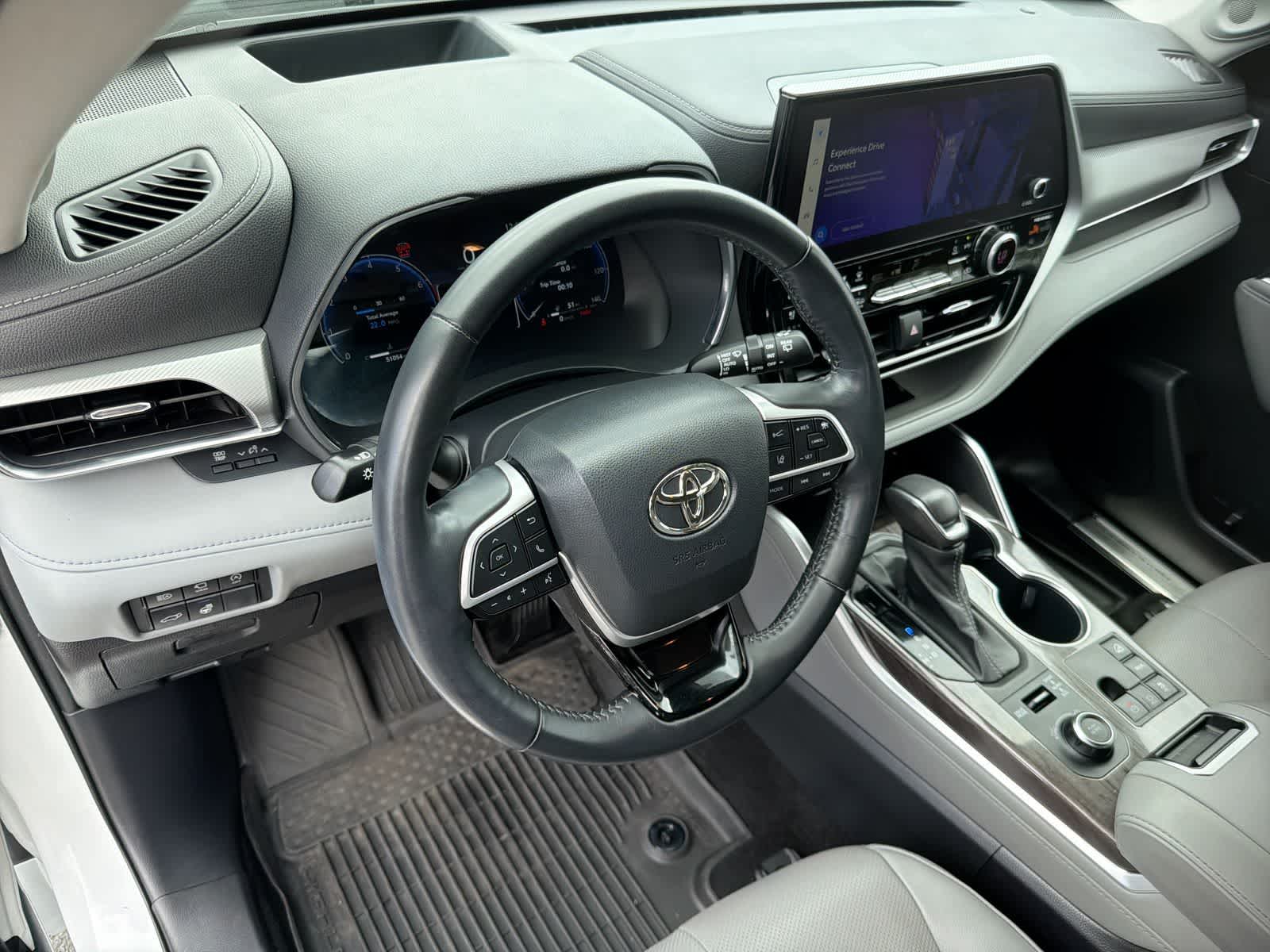 Thumbnail: 2023 Toyota Highlander - 10
