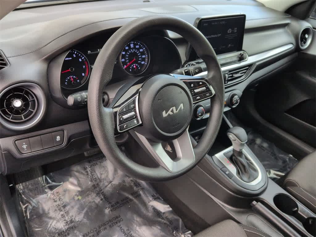 Thumbnail: 2023 Kia Forte - 10