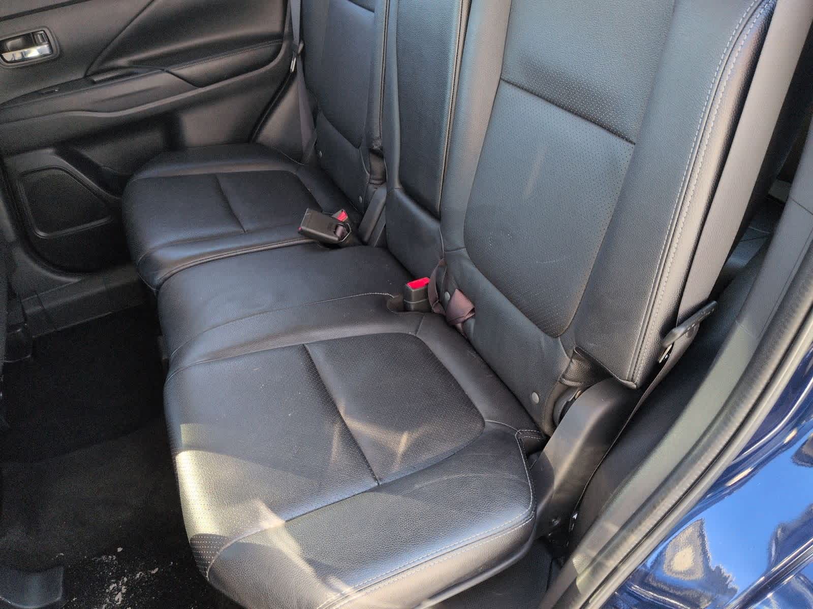 Thumbnail: 2017 Mitsubishi Outlander - 21