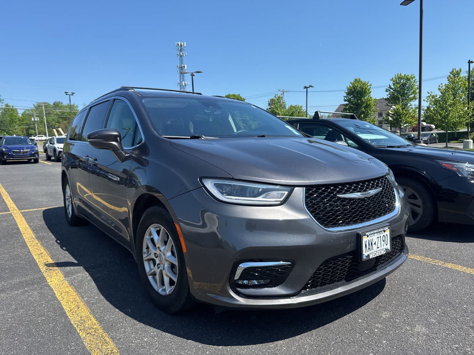2022 Chrysler Pacifica Touring L's photo