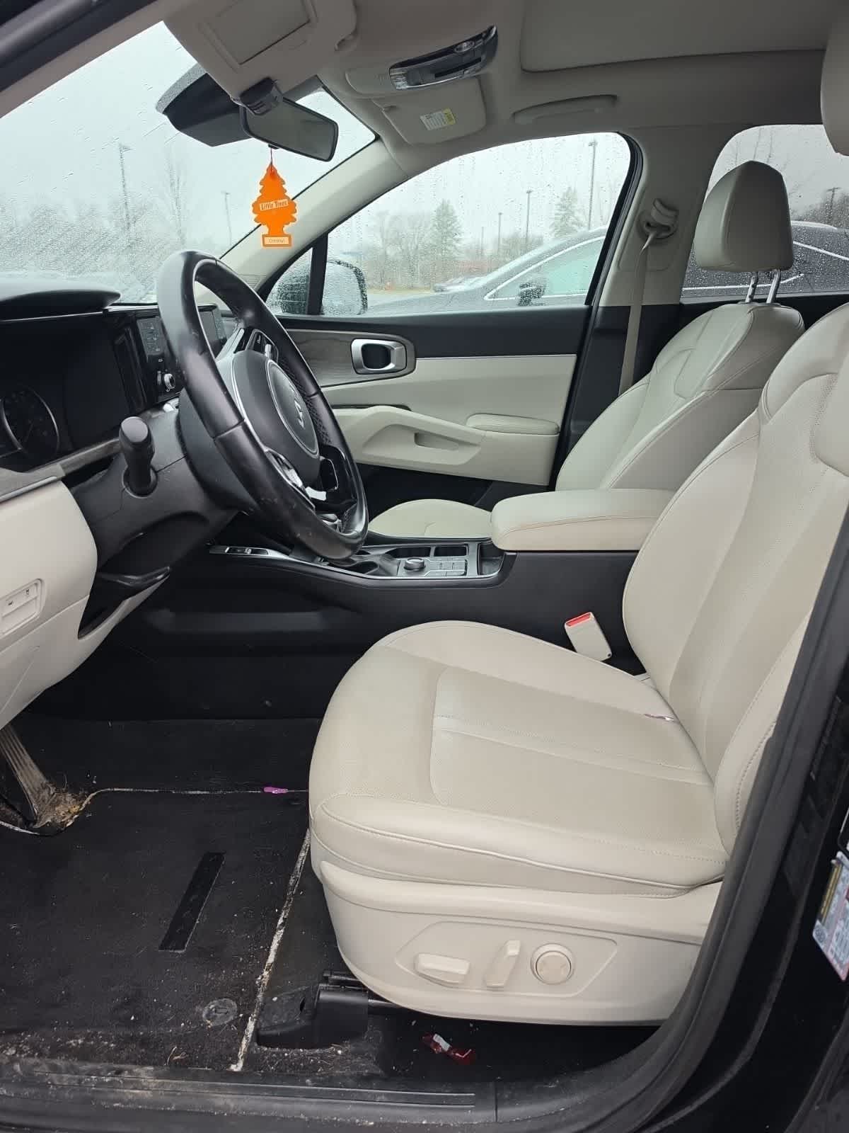 Thumbnail: 2022 Kia Sorento - 3