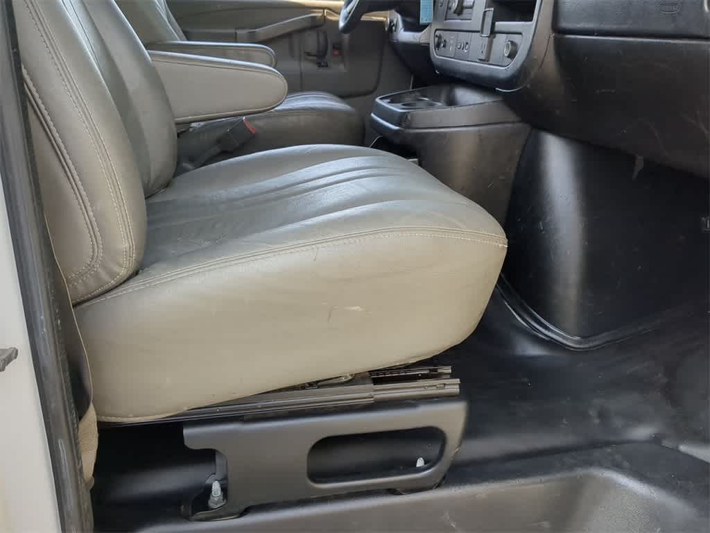 Thumbnail: 2016 Chevrolet Express - 20